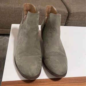 Splendid leather booties in grayish olive green color
